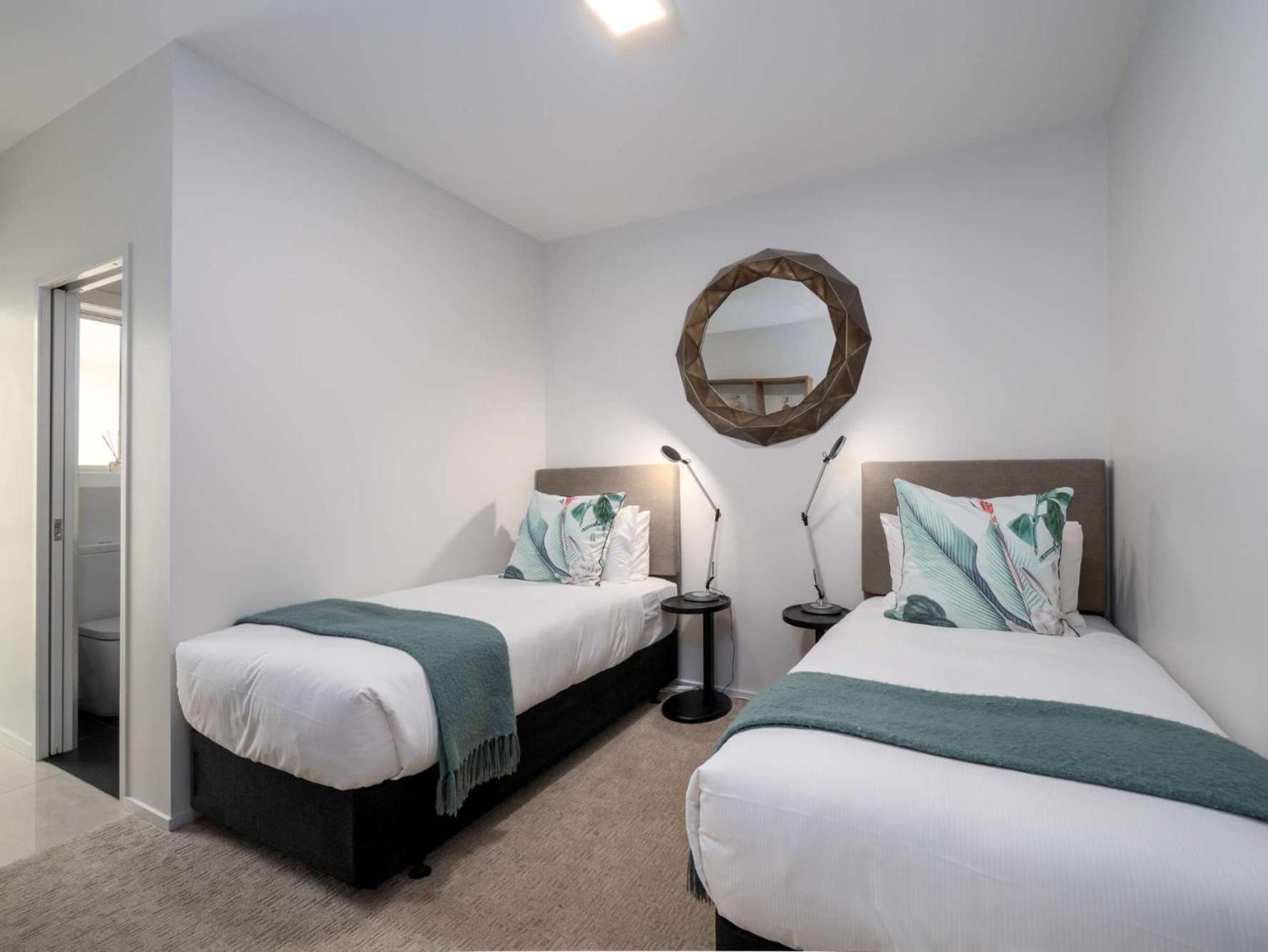 Papillon, A Relax It'S Done Luxury Holiday Home クイーンズタウン エクステリア 写真